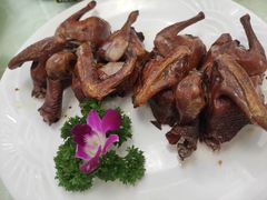 脆皮红烧乳鸽-美景家宴