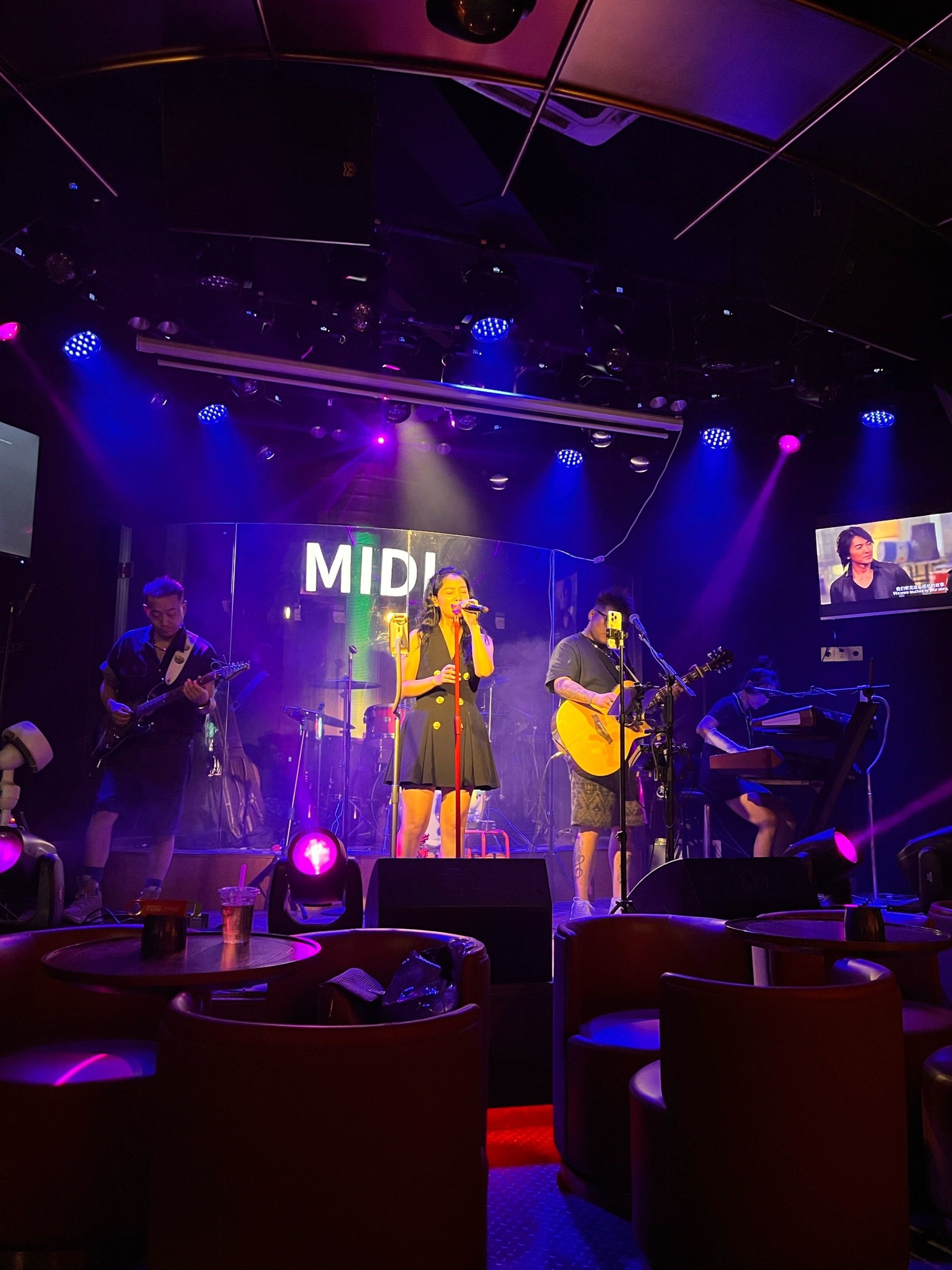 酒吧来场不七而遇 郑州超绝live house 现场,就在这家「迷蝶music bar