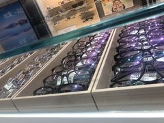 -博士眼镜集团石人工眼镜(虹口万泰店)