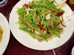 -鑫渔港海鲜本地菜·山海关浑锅(东戴河店)