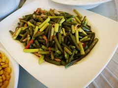 蒜苔炒肉-华年酒店餐厅(客房部)