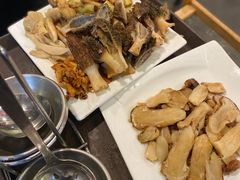 -蘑统田下·野生菌火锅