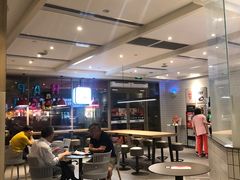 大堂-肯德基(成山路地铁站店)