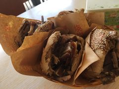 烧饼夹肘子-洪峰浩老北京烧饼夹肉(角门路店)