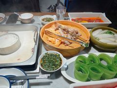 -尚尚仙·酸汤猪手·猪肚鸡火锅(华联万柳购物中心店)