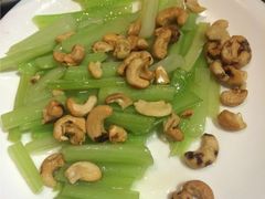 西芹腰果。-七菜馆·东北菜·蒸饺(文体路店)