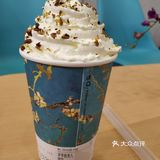 厚厚的奶盖香醇甜腻，没有咖啡的苦味