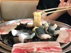 -围炉肉舍•炭烤活鳗•丹东海鲜烤肉(步行街店)