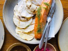 烟熏三文鱼配烤饺子皮和芥末籽酱-BOR Eatery(安福路店)