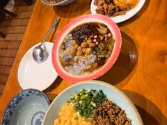 -爆炸头阿姨小四川正宗川味小吃(无任何分店)
