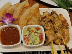 -Chom Cafe and Restaurant
