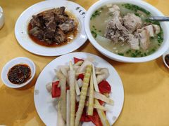 萝卜炖肘子-荣生萝卜汤饭店