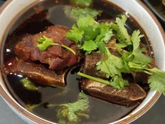 香辣牛骨汤面-贡梅老面馆·蟹粉面·无锡特色小吃(南长街主推店)