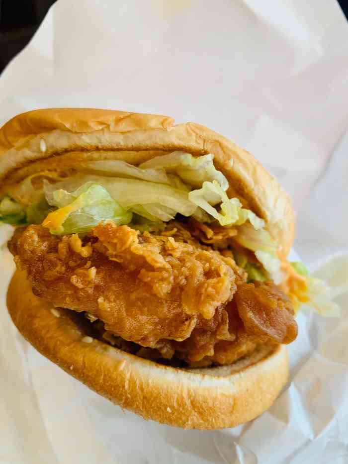 丹丹汉堡(成功店)-"可能比较像我们的乡村**hh,台南高雄那.