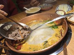 -洱火云南酸菜牛肉火锅(石景山当代商城店)