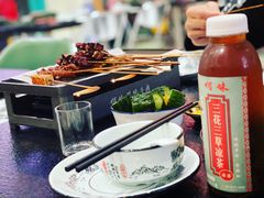 -何妹湿辣牛肉·粤式烧烤砂煲(桂雅路店)