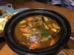 招牌黄咖喱牛腩热锅配米饭-长勺子东南亚(街道口店)