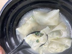 鲜肉小馄饨-王家沙点心店(西康路店)