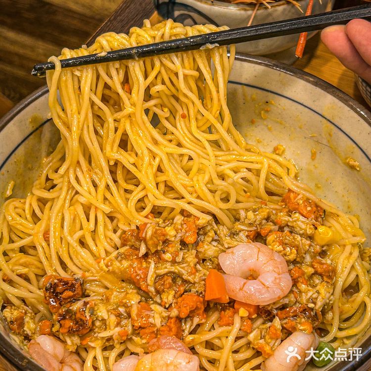 我又来吃蟹三宝啦‼️下雨天的中午竟然还排队