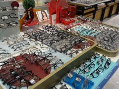 -美式眼镜·授权蔡司.依视路.尼康.豪雅.明月(人民广场店)