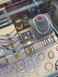 -灵彩珠宝(朗香街店)