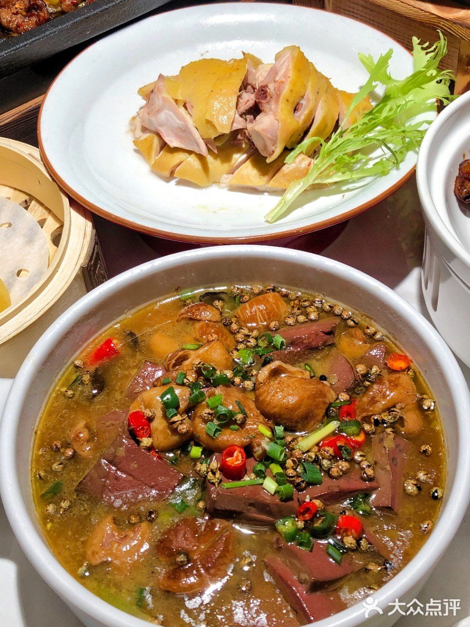像置身于竹林，餐厅环境非常好。️东坡仔排