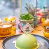 这家店很抢眼～太热的天气找家小店发呆也是很舒服