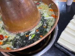 -果松木炭酸菜铜火锅·外婆参鸡汤