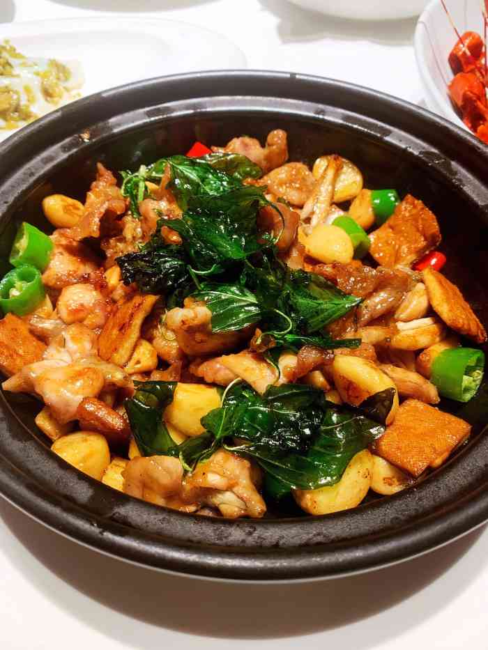 醉辉皇(紫荆广场店)-"参加小朋友的生日宴,酒店装修得很不错,环.