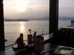 必胜客窗外的夕阳-必胜客(海滨店)