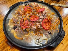 菌王土鸡汤锅-草原三宝汤锅
