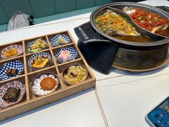-阿瓦山寨·湘菜现炒·剁椒鱼头王(咸阳总店)