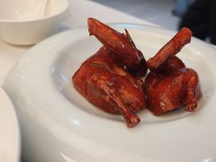 玻璃皮润烧乳鸽-北京厨房(西安SKP店)