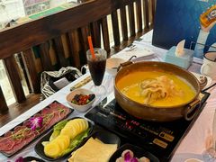 -鲜入围煮花胶鸡海鲜火锅