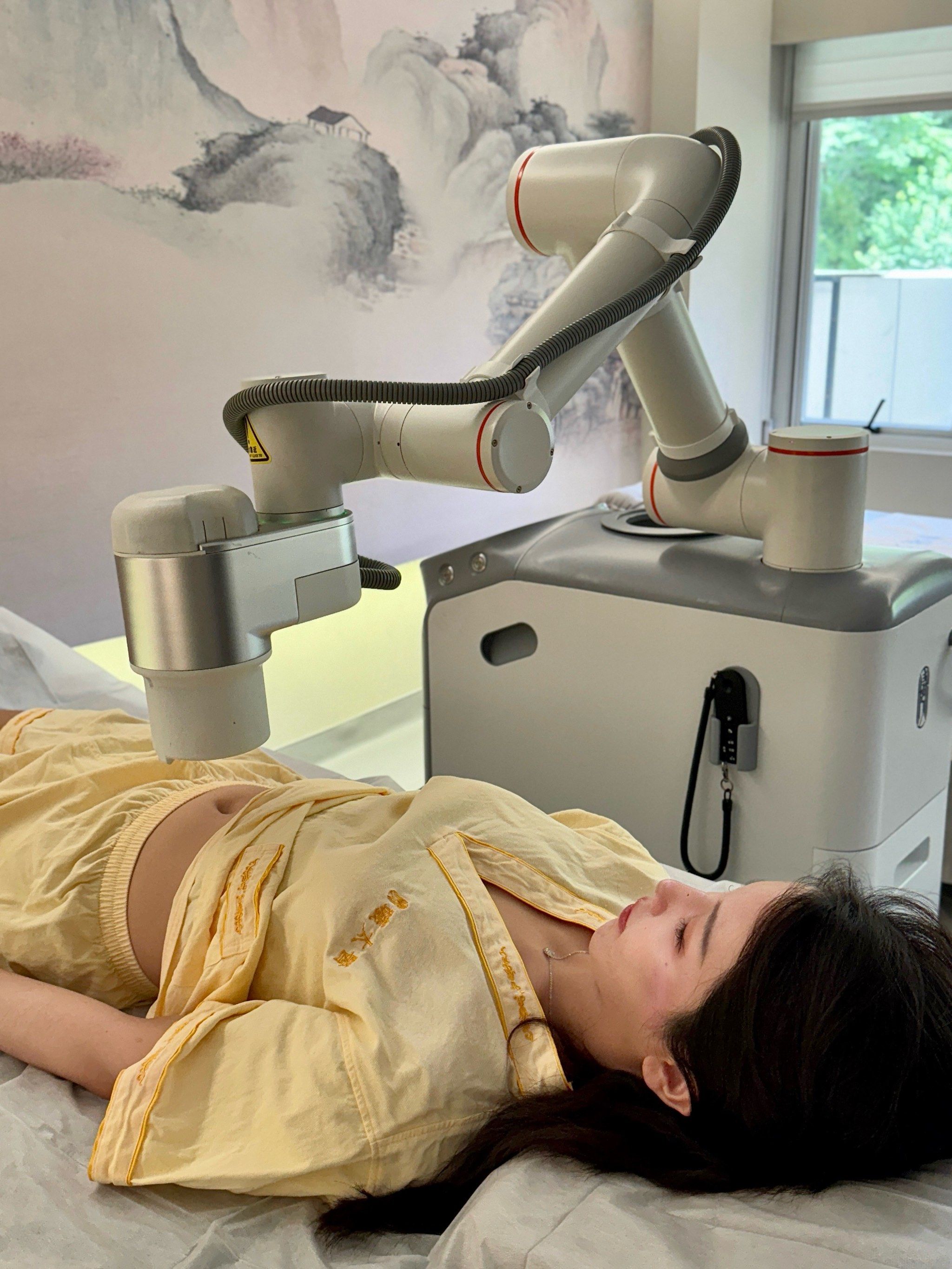 不愧是大城市!在厦门体验到机器人艾灸