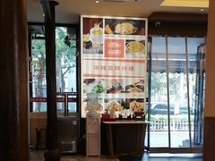 -阿瓦山寨·湘菜现炒·剁椒鱼头王(咸阳总店)