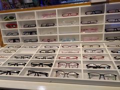 -MiRi眼镜连锁·蔡司·尼康控优点合作店(莘庄店)