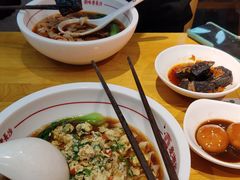 -呷佬·长沙手工米粉(金沙江路店)