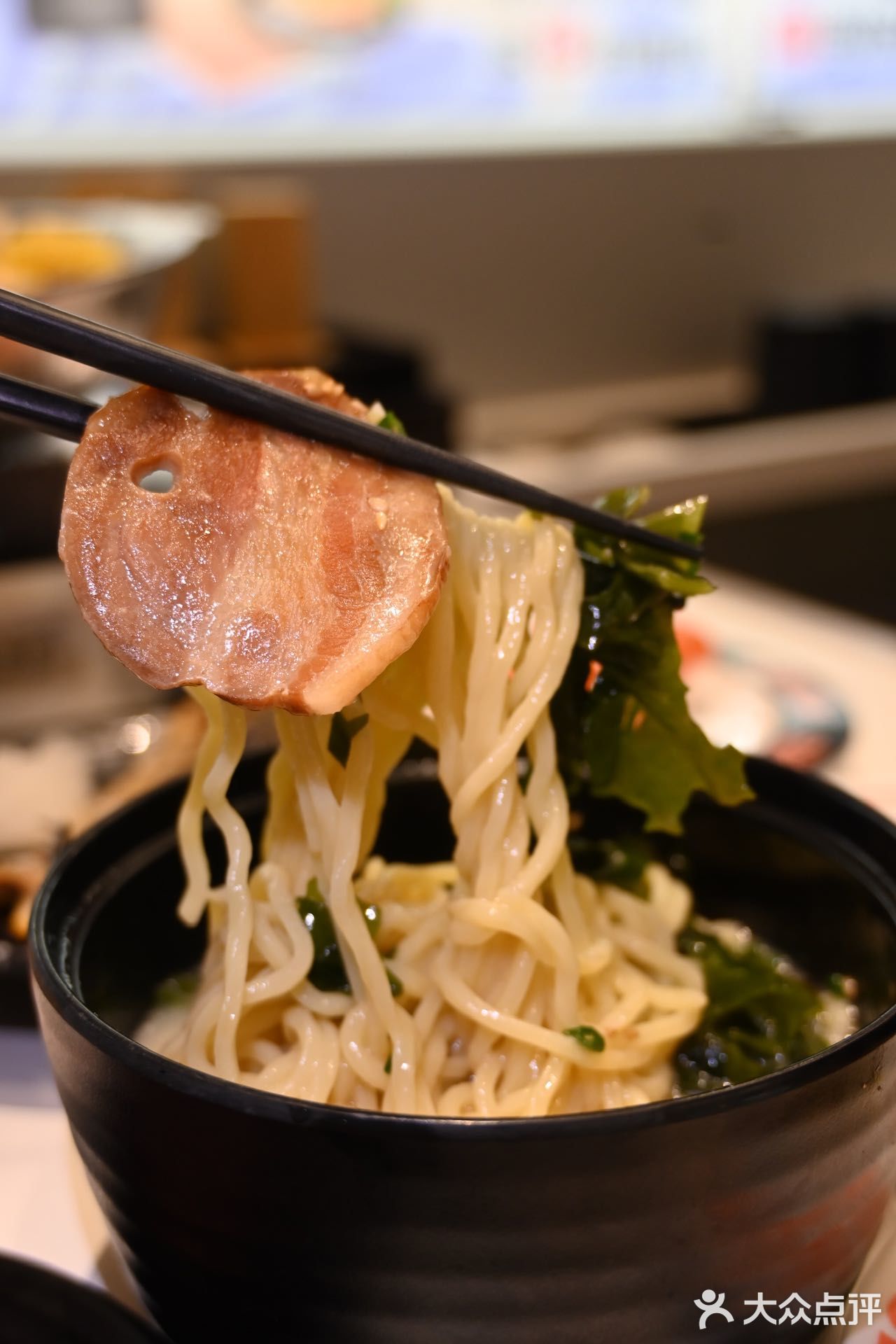 牛肉记得要裹上鸡蛋液来吃会更加鲜嫩。厚切鳗鱼寿司