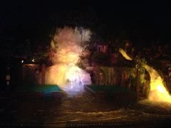 暴雨山洪表演-横店影视城梦幻谷园区