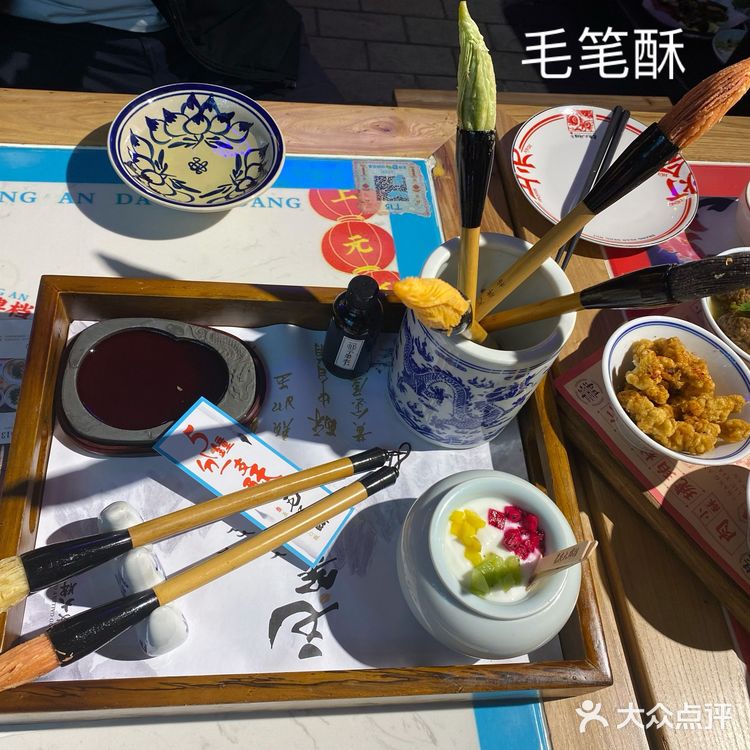 钟楼附近的长安大排档之上元灯会