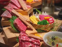 -山川小町·极番烧肉(新地假日广场店)