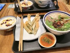 -云阿蛮云南生烫牛肉米线(奉贤路店)