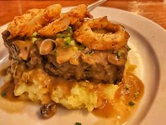 -Chom Cafe and Restaurant