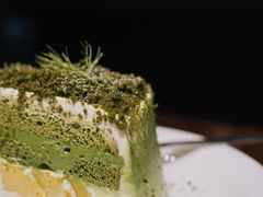 黄桃抹茶奶酥奶油蛋糕-black rainbow coffee