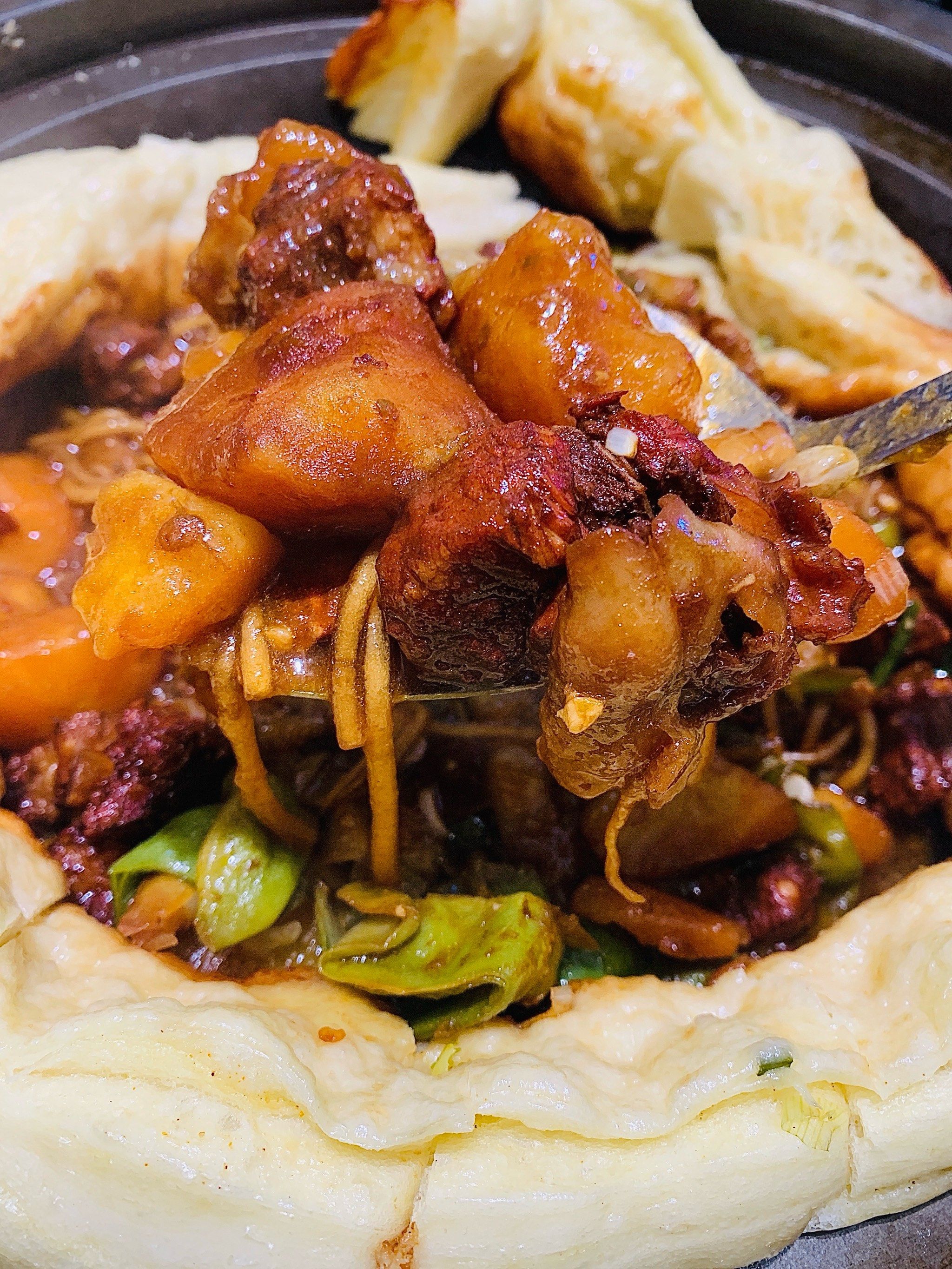 西安探店|嘎嘎香的铁锅炖,小锅烀饼可劲造
