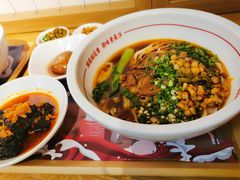 招牌红烧牛肉米粉-呷佬·长沙手工米粉(金沙江路店)
