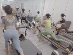 -亚太瑜伽普拉提学院