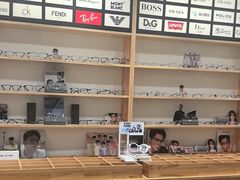 -豪门视光·星趣控·蔡司依视路眼镜代理商(中央大街店)