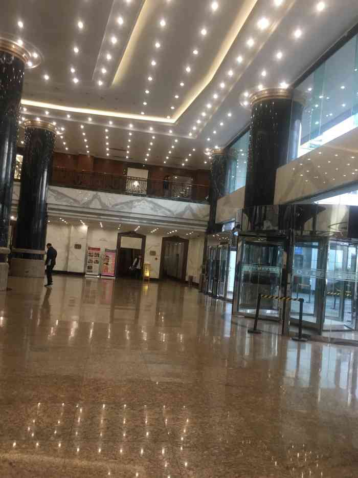 汉威大厦-"环境很好的办公楼,一楼大堂很宽敞,进门保.